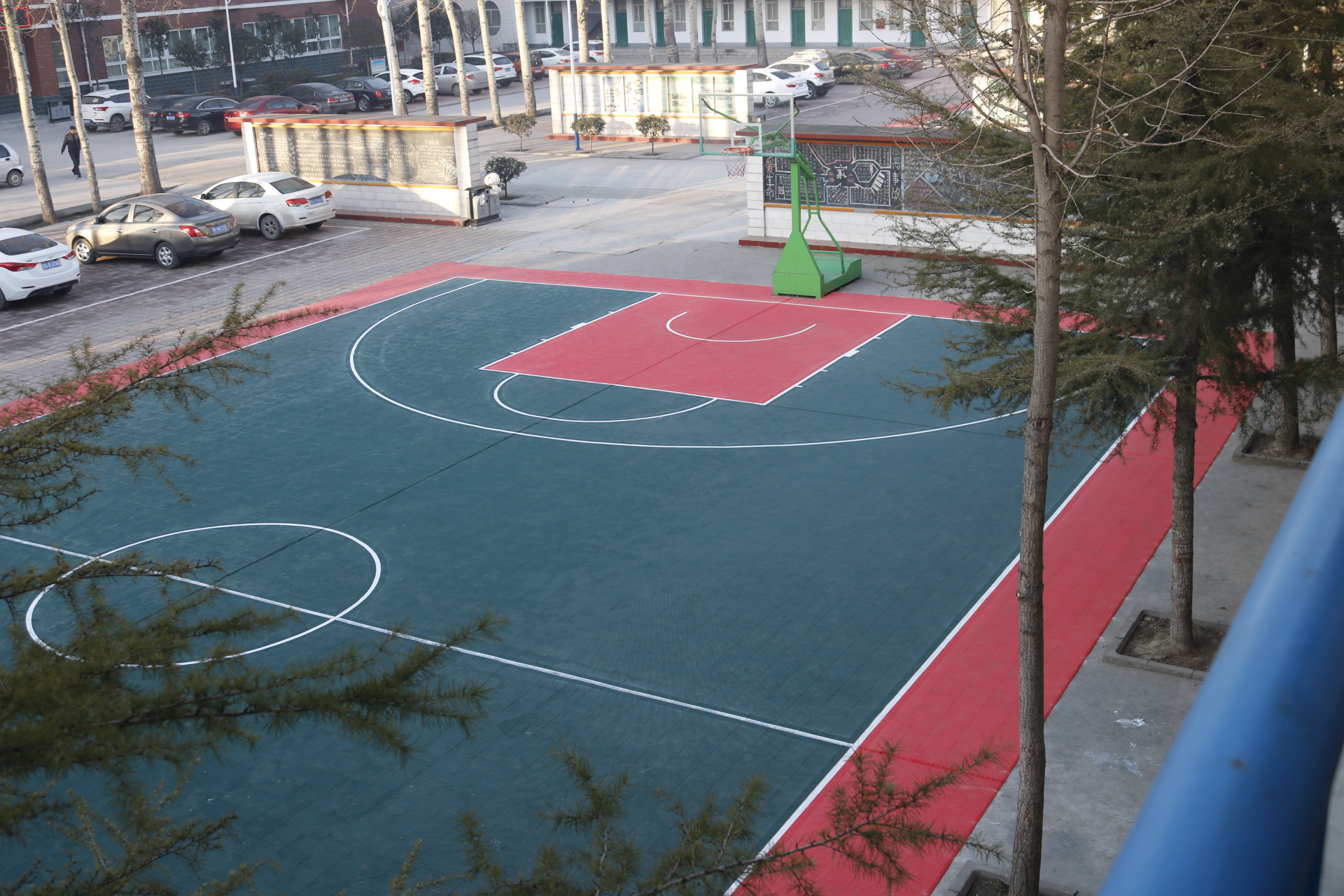 叮咚！懸浮地板敲開了這所校園的大門~~~