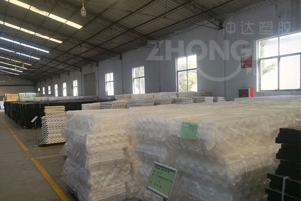 現代化養豬場塑料漏糞板特點有哪些？